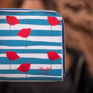 Nuevo modelo de cartera con amapolas.