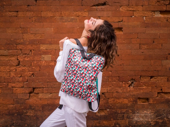 Mochila de triangulos new arrivals