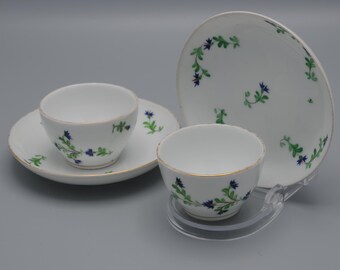 Porcelaine de Paris - 2 tasses et soucoupes, décor de bleuets 'Barbeaux', XVIIIe siècle