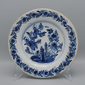 Delft plate with flowers - ca 1800