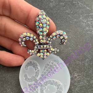 Fleur De Lis handmade silicone mold for Fondant-Resin-Clay-crafts-Candy-Jewelry making-chocolate-craft supplies and more. (SMALL)