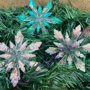 Resin Sparkly Snowflake ornament -color shifting-Christmas ornament-handmade-christmas tree-holidays ornaments