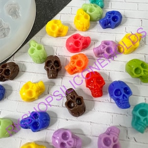 DY0613 Shiny Halloween Skull Keychain Silicone Mold Necklace Craft Polymer Clay