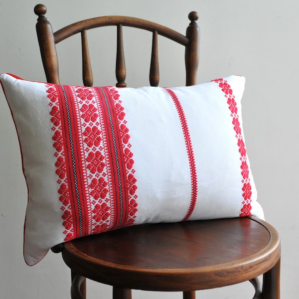 Grande taie d'oreiller tissée ethnique vintage - Coussin décoratif rouge et blanc avec passepoil en satin - Taie d'oreiller de style ferme rustique