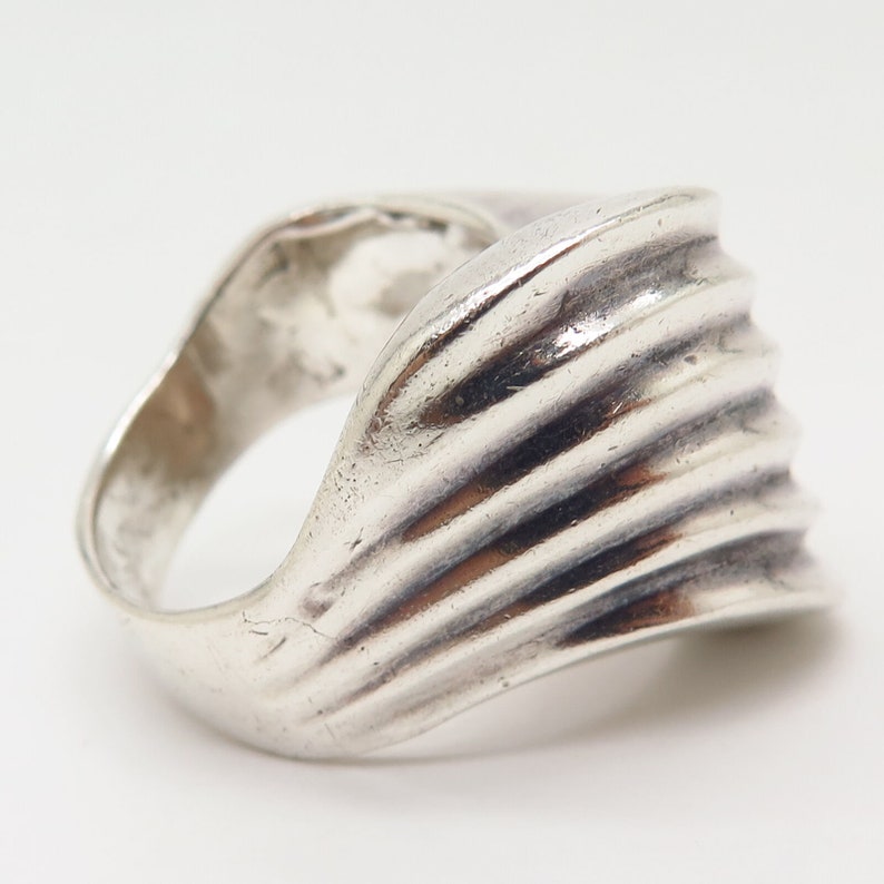 925 Sterling Silver Vintage Ribbed Wavy Design Chunky Ring Size 9
