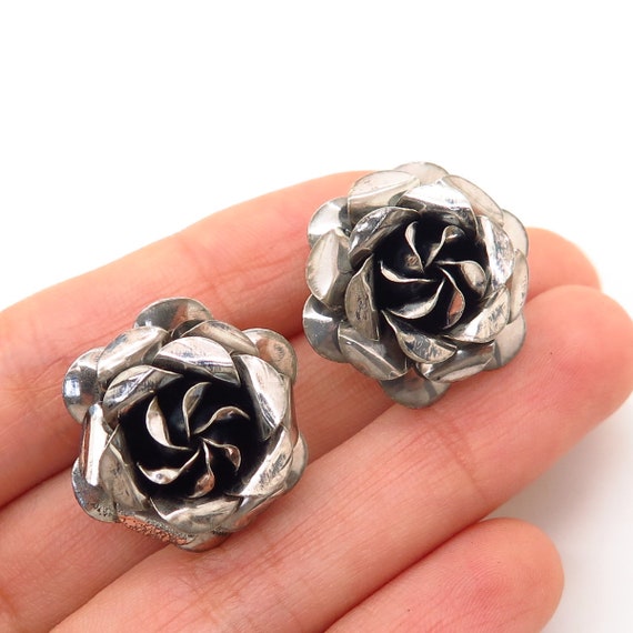 Rose shaped earrings discount