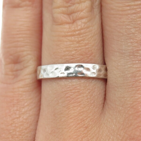 925 Sterling Silver Vintage Hammered Finish Band Ring Size 7.25