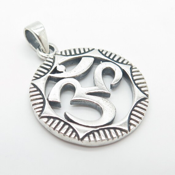 925 Sterling Silver Vintage Om Mantra Pendant - image 4