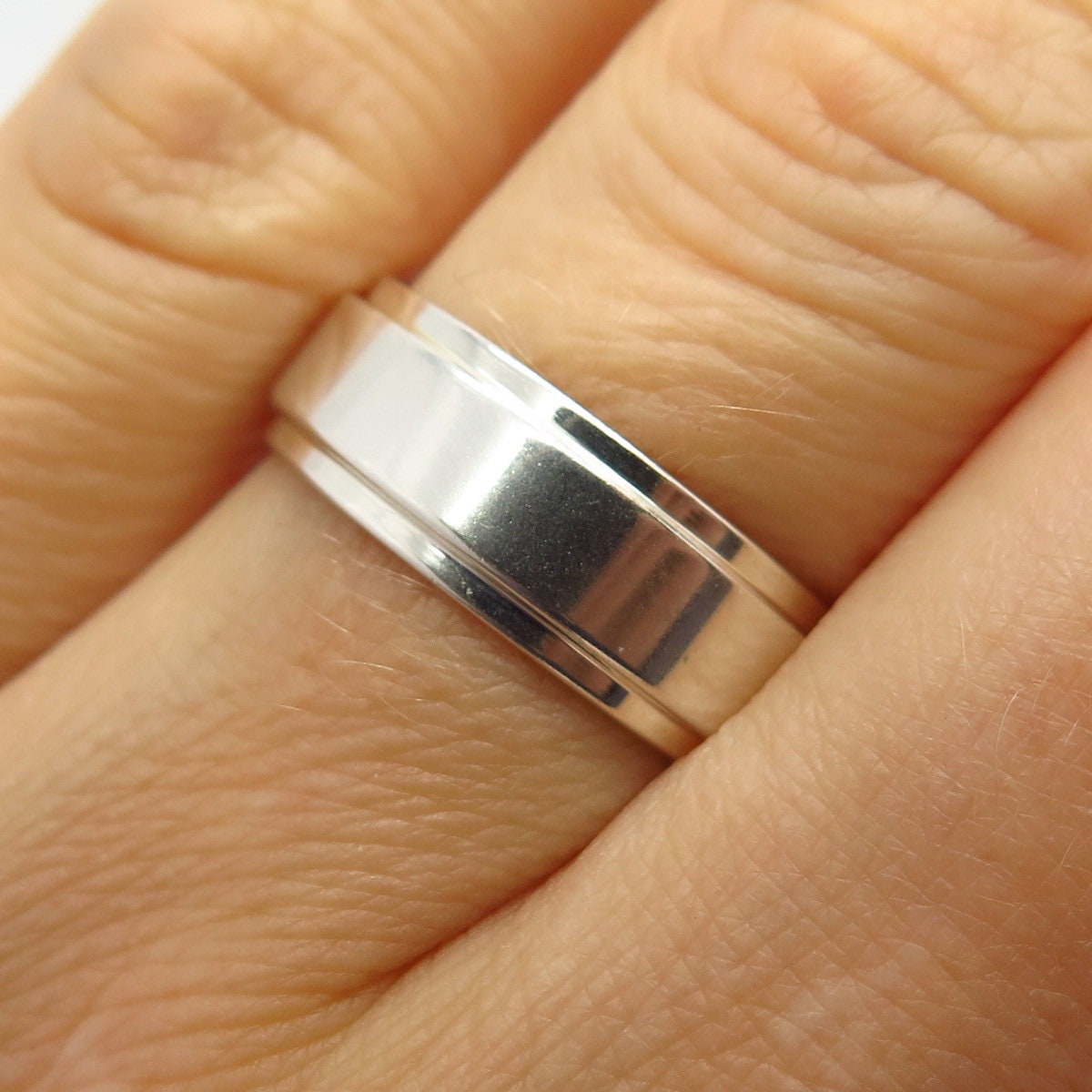 Size 4 to 14.5 Men & Women 925 Sterling Silver Plain Wedding Band Classic Ring Size 4 to 14.5 Men & Women 925 Sterling Silver Plain Wedding Band Classic Ring