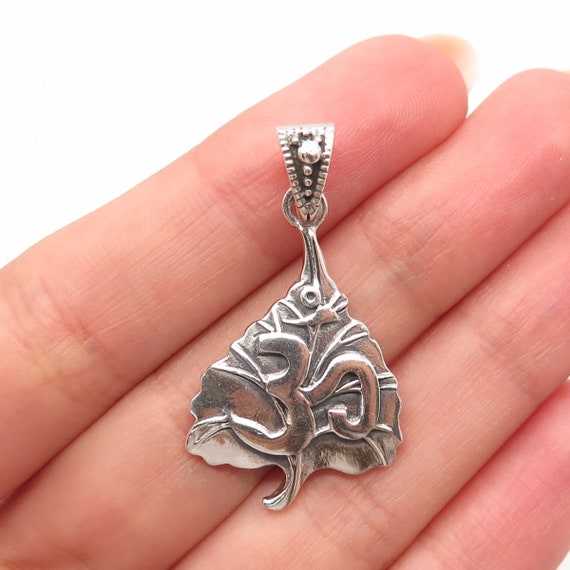 925 Sterling Silver Vintage Om Mantra Leaf Pendant - image 1