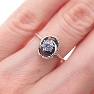 925 Sterling Silver Vintage Lavender C Z Interlocked Circle Oxidized Ring Size 6
