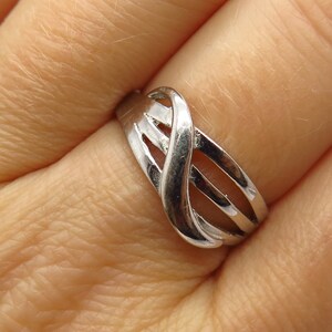 925 Sterling Silver Striped Overlap Design Ring Size 7 3/4