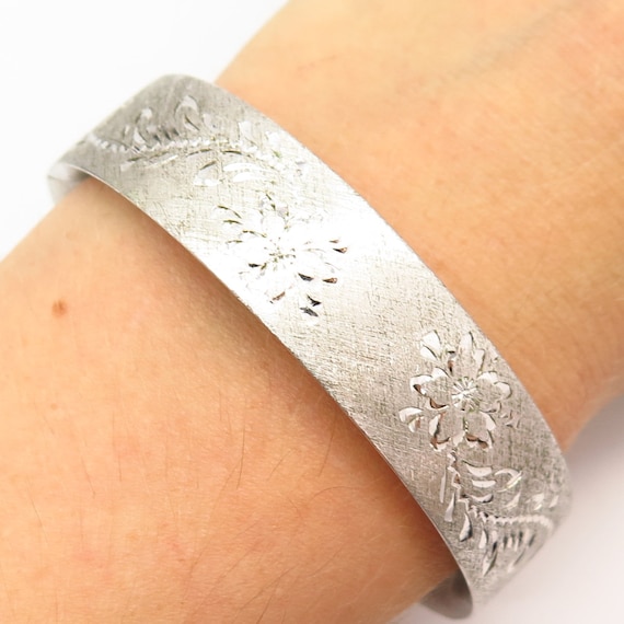 925 Sterling Silver Vintage Etched Floral Design Hinged Bangle 