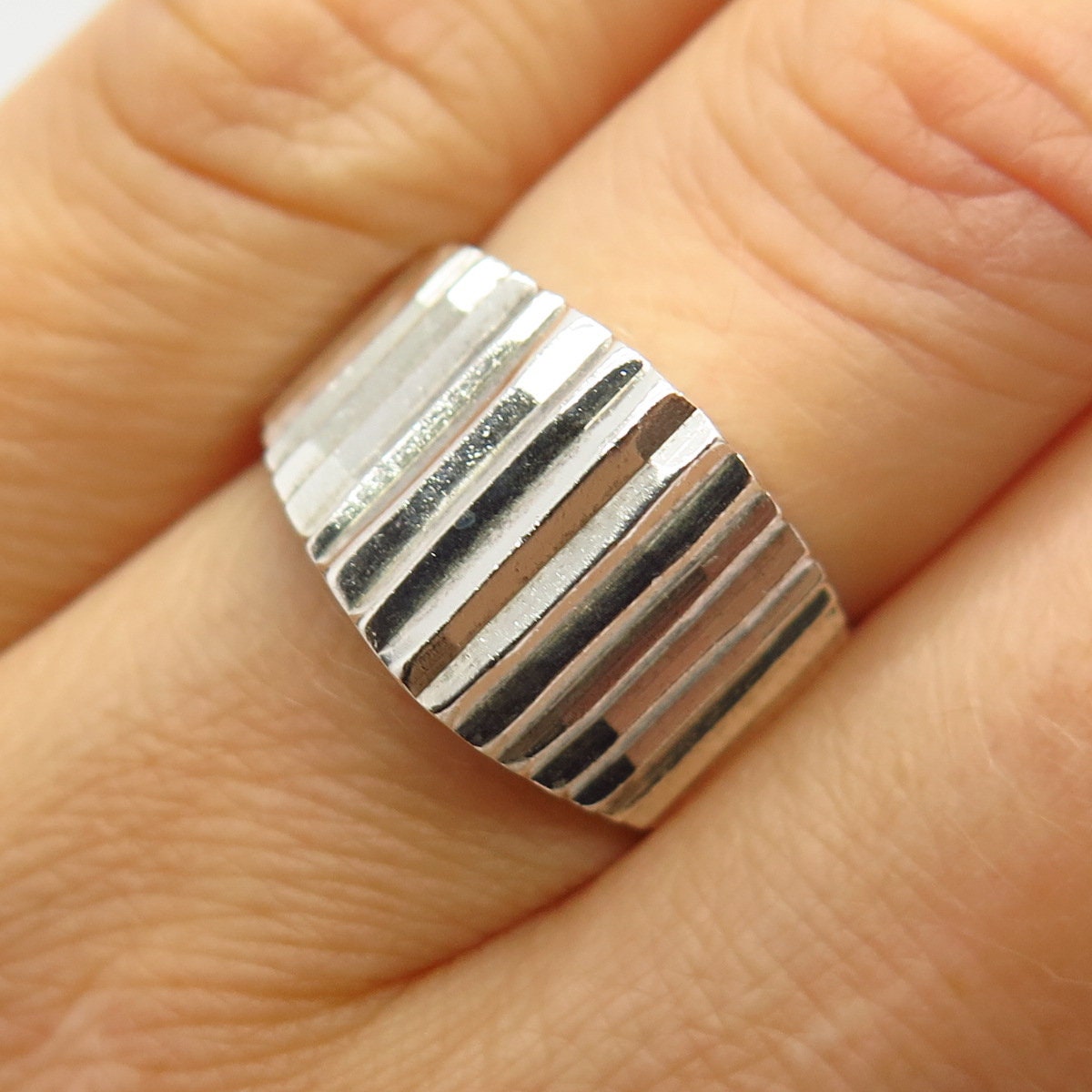 925 Sterling Silver Vintage Mexico Graduated Design Domed Ring