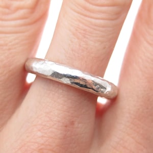 925 Sterling Silver Vintage Modernist Hammered Band Ring Size 7.25