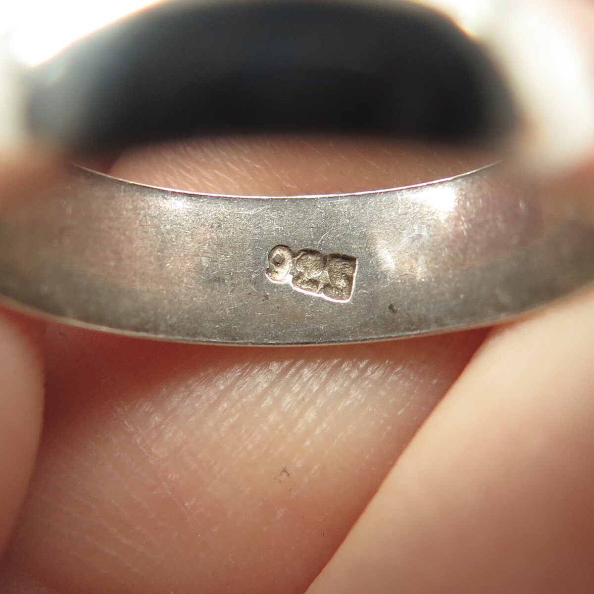 Sterling Silver Carinated Band Ring Size 5 3/4 - Yourgreatfinds