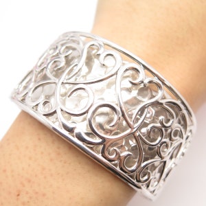 925 Sterling Silver Vintage Hammered Ornate Heart Wide Cuff Bracelet 7 1/4&quot;