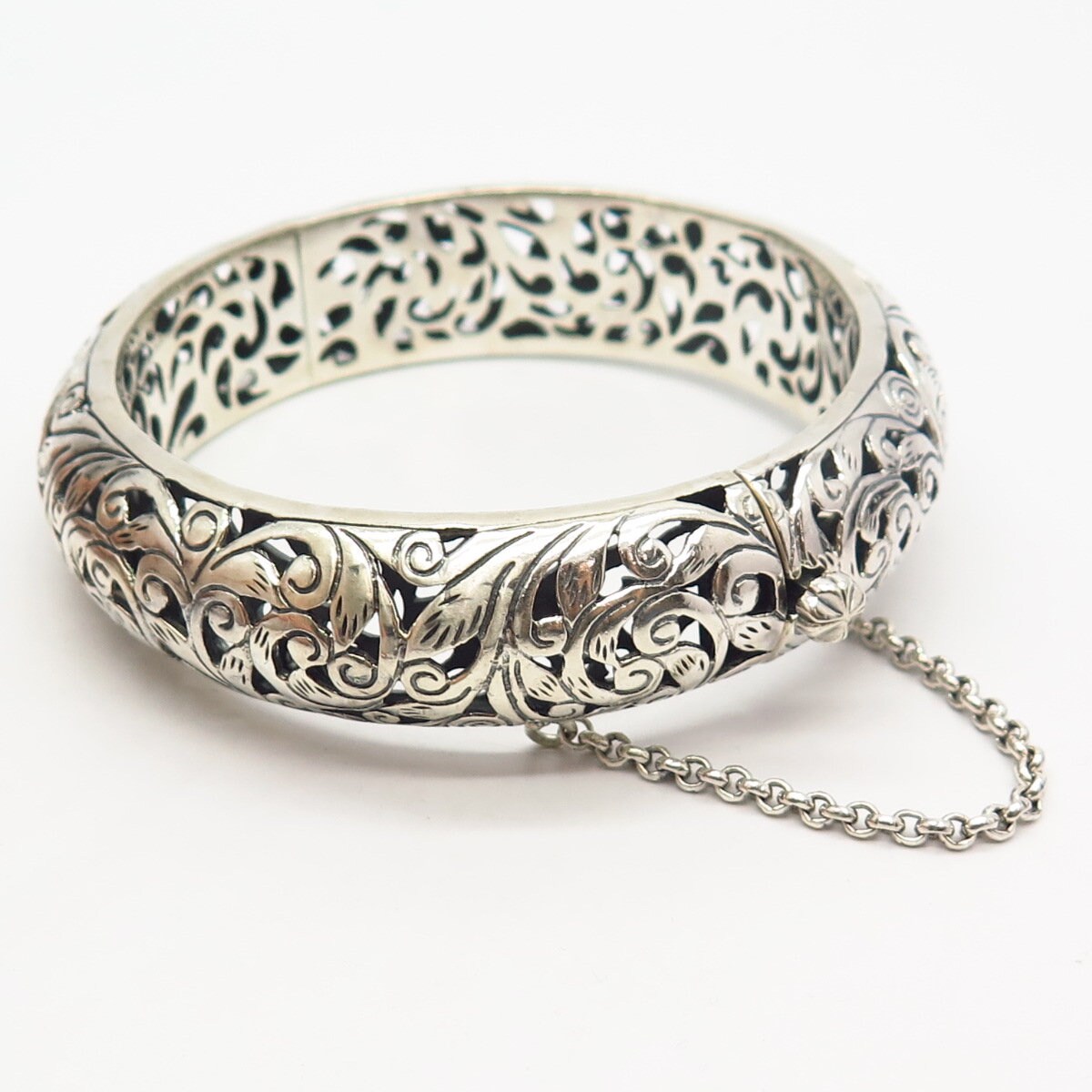 925 Sterling Silver Ornate Design Hollow Hinged Bangle 925 Sterling Silver Ornate Design Hollow Hinged Bangle