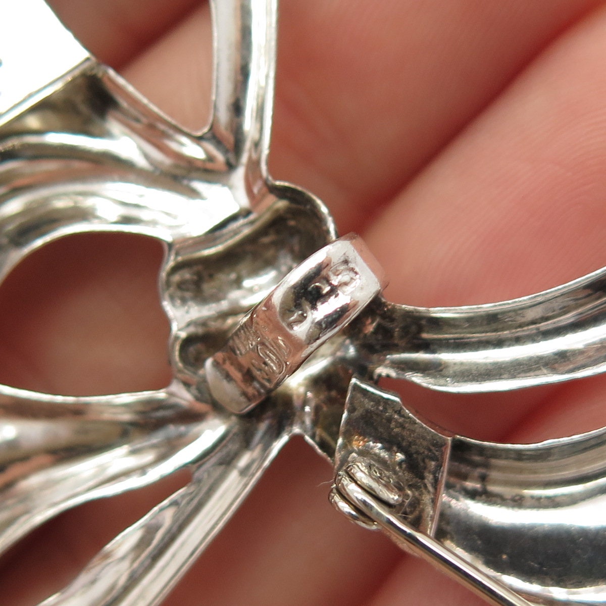 925 Sterling Silver 2-tone Vintage Mexico Bow Design Pin