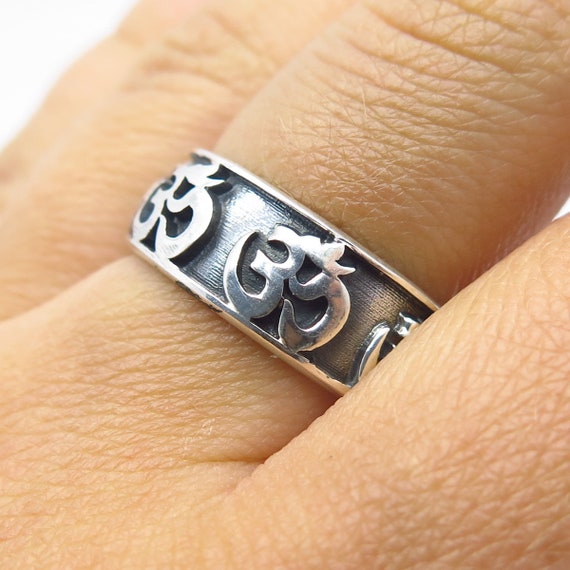 925 Sterling Silver Vintage Om Mantra Band Ring S… - image 2
