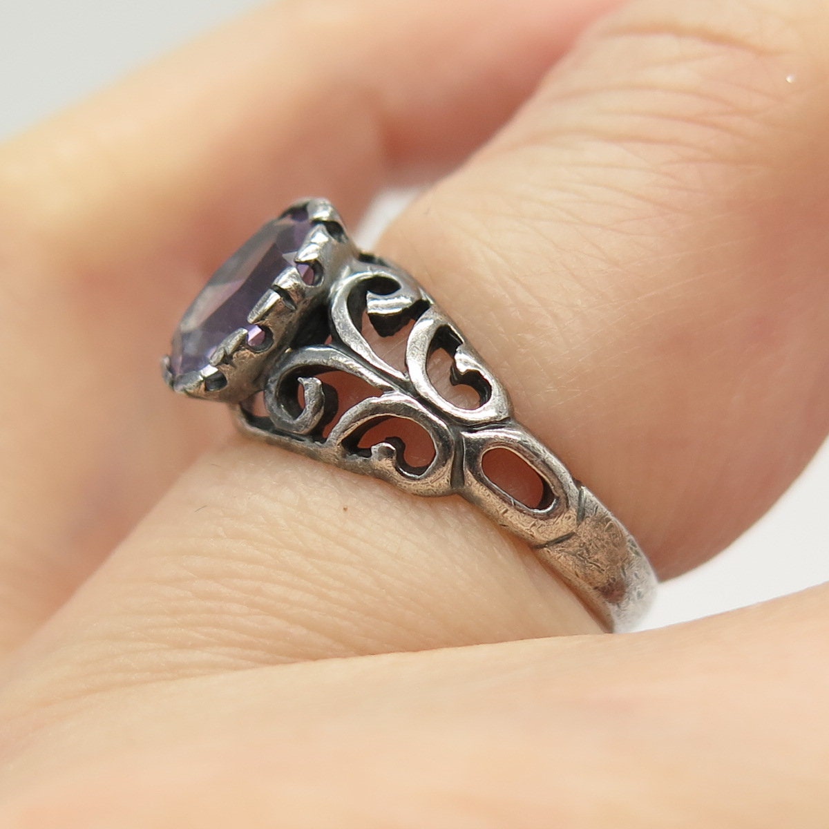 GENUINE AMETHYST .925 STERLING SILVER ANTIQUE STYLE RING #248 GENUINE AMETHYST .925 STERLING SILVER ANTIQUE STYLE RING #248