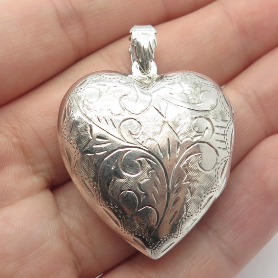 925 Sterling Silver Vintage Etched Heart Locket 3… - image 1