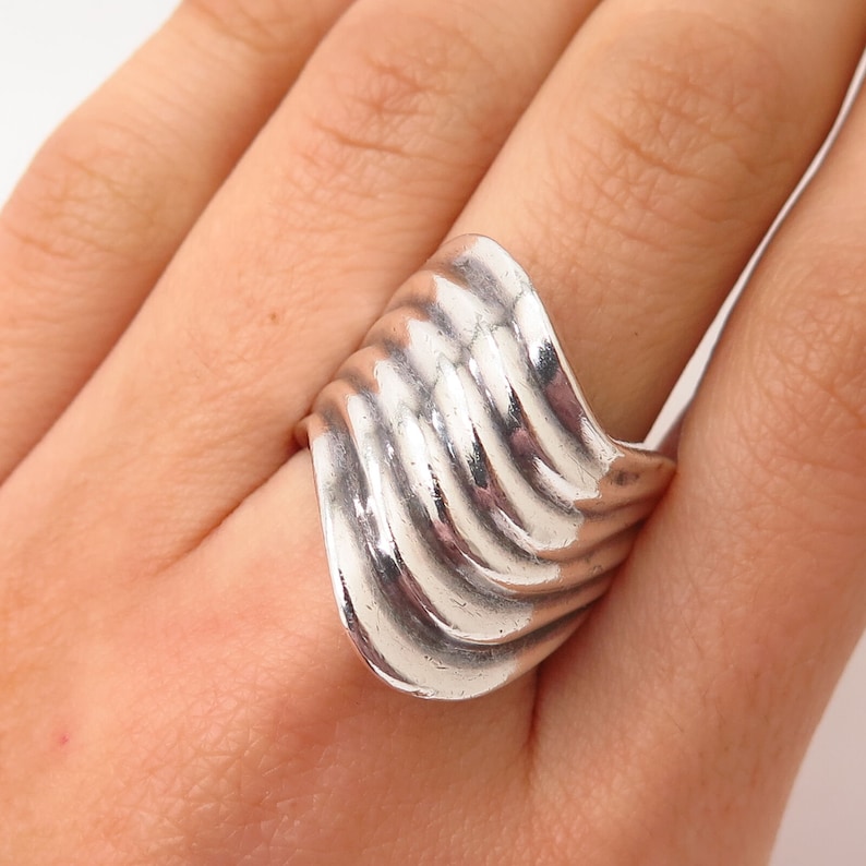 925 Sterling Silver Vintage Ribbed Wavy Design Chunky Ring Size 9