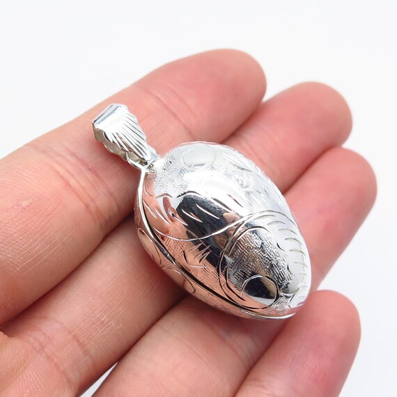 925 Sterling Silver Vintage Etched Oval Locket Pe… - image 1