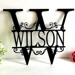 Monogramme mural à lettres fendues, accroche-guirlande de porte, panneau de famille personnalisé en métal ou acrylique de jardin, cadeau de mariage initiale et nom de famille personnalisés