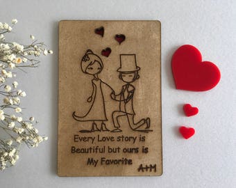 Valentinstagskarten Liebesgeschichte 1. Jahrestag Personalisierte Holzkarte Gravierte Initialen Liebe Grußkarte für Paare Geschenk für Sie