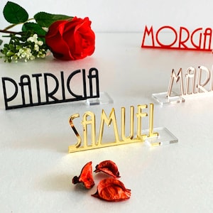Marque-places personnalisés découpés au laser Noms de table de mariage personnalisés Miroir acrylique Paramètres de nom de lieu Décorations de fête d'événement Enseignes autoportantes