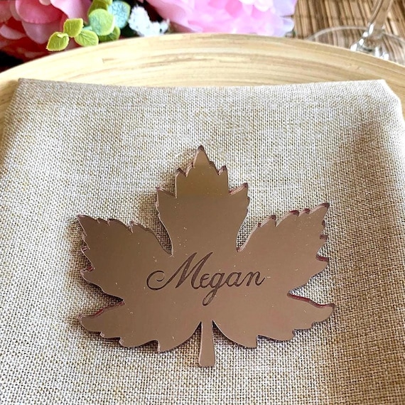 Personalized Laser Cut Leaves Wedding Place Cards Mirror Acrylic Maple Leaf Shapes Custom Engraved Name Tags Autumn Thanksgiving Table Decor