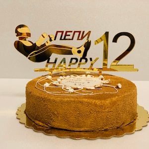 Topper per torta personalizzato Pilota di auto da corsa Decorazione per festa di compleanno Nome personalizzato Qualsiasi età Topper per torta con specchio dorato Regalo per ragazzo