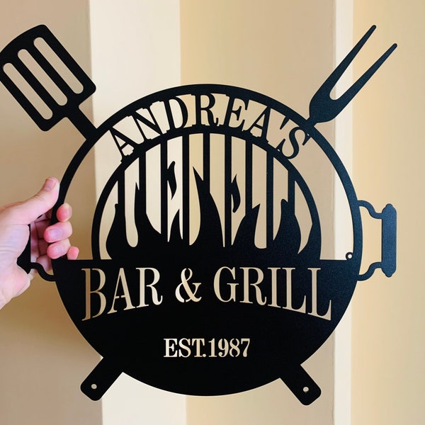Gepersonaliseerde bar en grill metalen bord aangepaste naam BBQ-barbecue buitenkeuken decor thuis bar teken housewarming cadeau muur opknoping Est. Teken