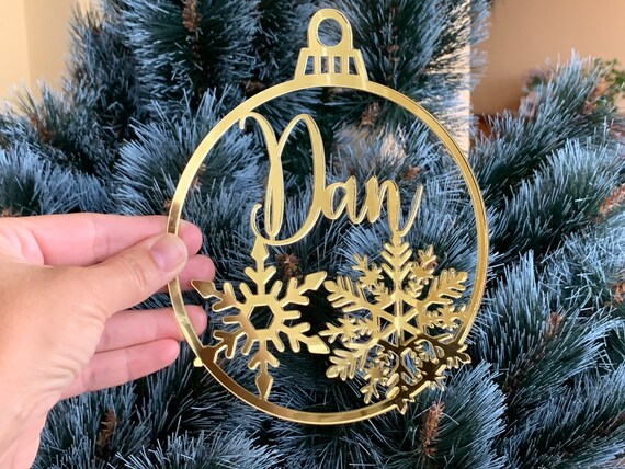Personalized Christmas Tree Ornament Custom Name Holiday Snowflakes Laser Cut Names Xmas Bauble 2025 Gift for Family Large Christmas Bauble