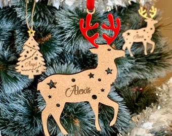 Adorno de reno personalizado - Decoración de árbol de Navidad de madera grabada