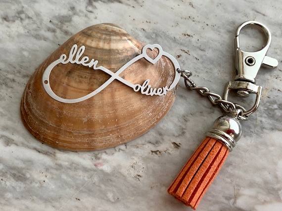 Personalized Love Heart Infinity Keychain Custom Names Infinity Symbol Keyring for Women Valentine's Gift Anniversary Wedding Silver Pendant