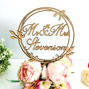 Personalized Mr & Mrs Wedding Cake Topper with Custom Last Name – Laurel Wreath Decor