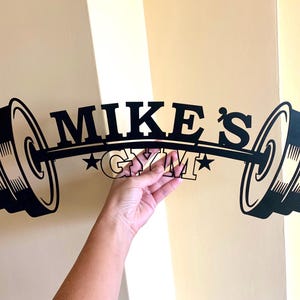 Personalized Gym Metal Sign with Custom Name  – Home Gym Wall Art – Fitness Training & Bodybuilding – Dad&#39;s Gym Decor - Weightlifting Sign