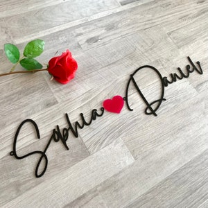 Nomes de metal com script personalizado e coração - Placa de amor personalizada, palavras de metal personalizadas, nomes cortados a laser, letras de metal para parede, placa de nome de metal