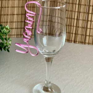 Custom Wedding Wine Glass Charms Personalized Name Tags Cocktail Drink Markers Laser Cut Place Cards Hanging Drink Name Tags for Glasses Pink mirror