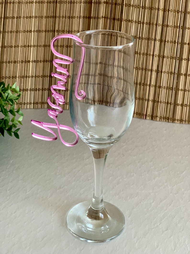 Custom Wedding Wine Glass Charms Personalized Name Tags Cocktail Drink Markers Laser Cut Place Cards Hanging Drink Name Tags for Glasses Pink mirror