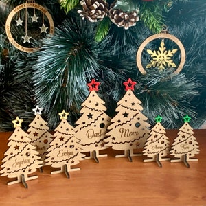 Arbres de Noël personnalisés pour la famille, maman, papa et enfants, décorations d'arbre en bois sur pied, noms de lieux personnalisés, cartes de marque de Noël