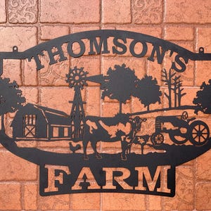 Personalized Farm Name Metal Sign – Custom Farmhouse Wall Art Plaque with Barn, Tractor, Cow or Chicken Design, Outdoor Decor, Gift for Him