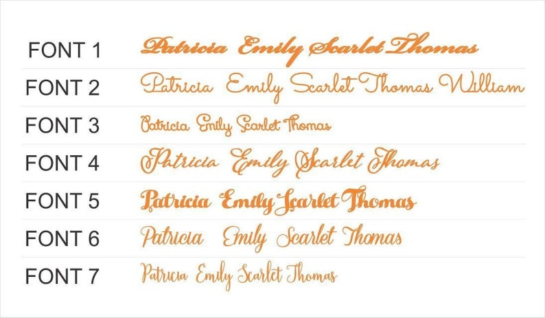 Peut inclure: Un tableau pr&eacute;sentant sept styles de polices d'&eacute;criture orange distincts, &eacute;tiquet&eacute;s FONT 1 &agrave; FONT 7. Chaque ligne affiche le nom Patricia Emily Scarlet Thomas, la FONT 2 incluant le nom suppl&eacute;mentaire William en typographie cursive.