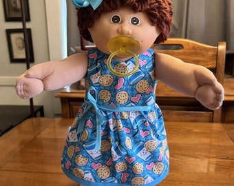 Década de 1980 Cabbage Patch Kid Cabello castaño Ojos Hoyuelos Paci Leche Galletas Vestido Lindo