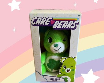 Care Bears Good Luck Bear Green Clover Micro Mini 3 Zoll Miniatur-Plüschbox