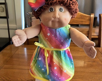 1980s Cabbage Patch Kid Braun Haare & Augen Retro Regenbogen Sterne Streifen Kleid Niedlich