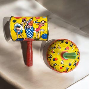Paar Vintage Blech Metall Krachmacher Rassel Silvester Party Spielzeug Sexy Tanzen