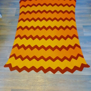 Chevron vintage crochet groovy 70s retro Afghan blanket orange brown zig zag euc